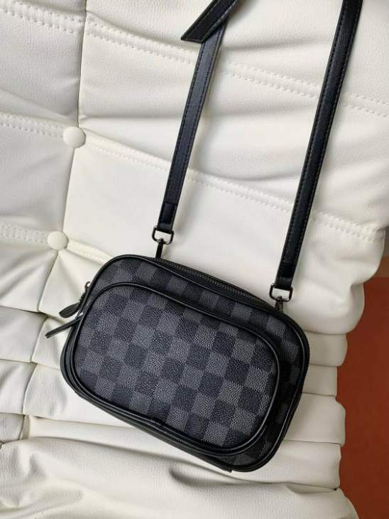 Picture of Louis Vuitton Mens Bags _SKUfw139960244fw